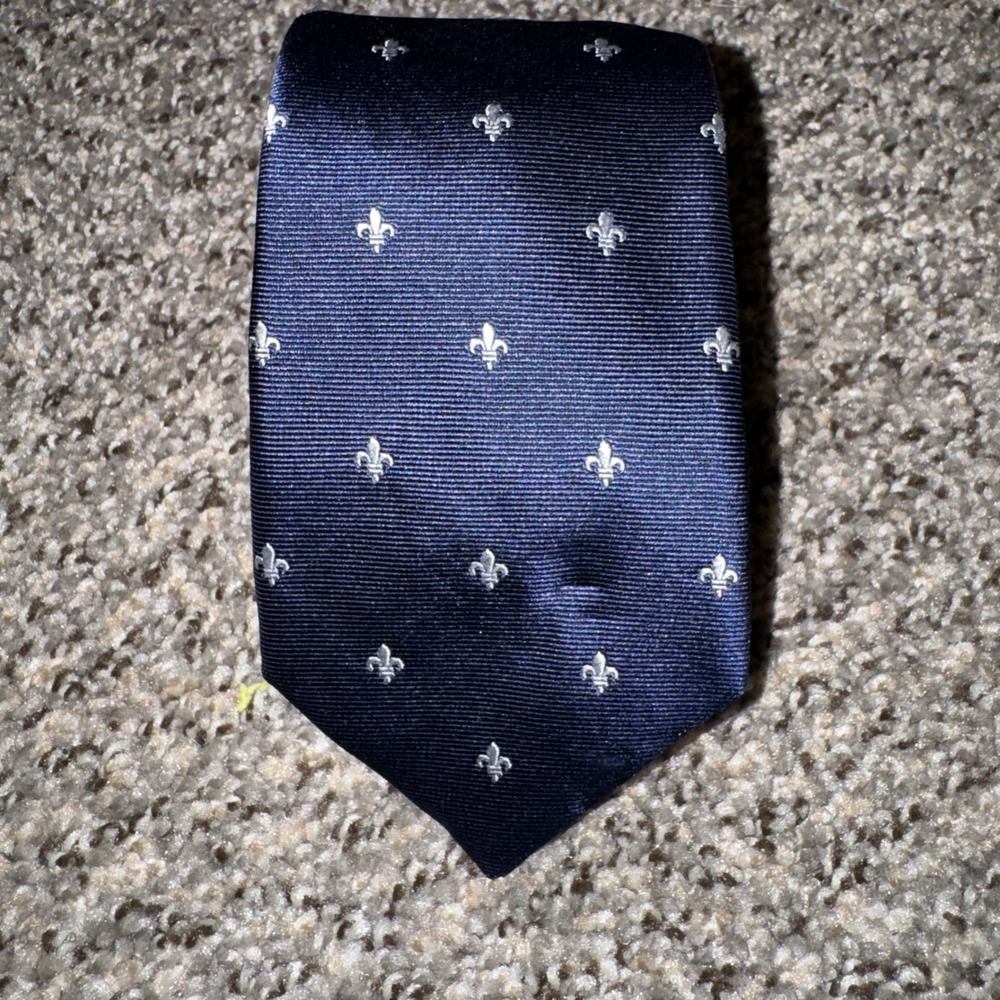 Charles Tyrwhitt Navy Blue Fleur-de-Lis Silk Tie Jermyn Street London 3.25 x 59